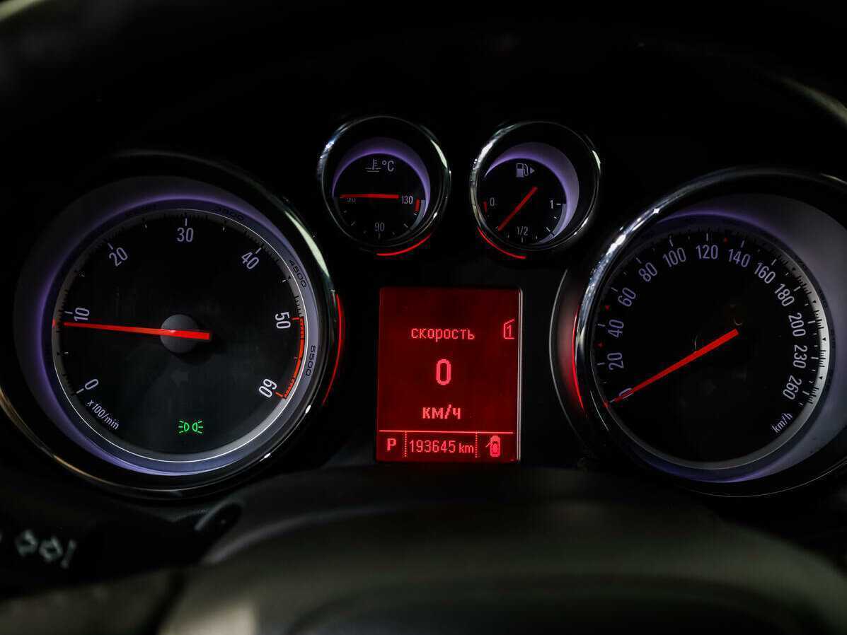 Б/У Опель Астра 2012 года. Фото: #19