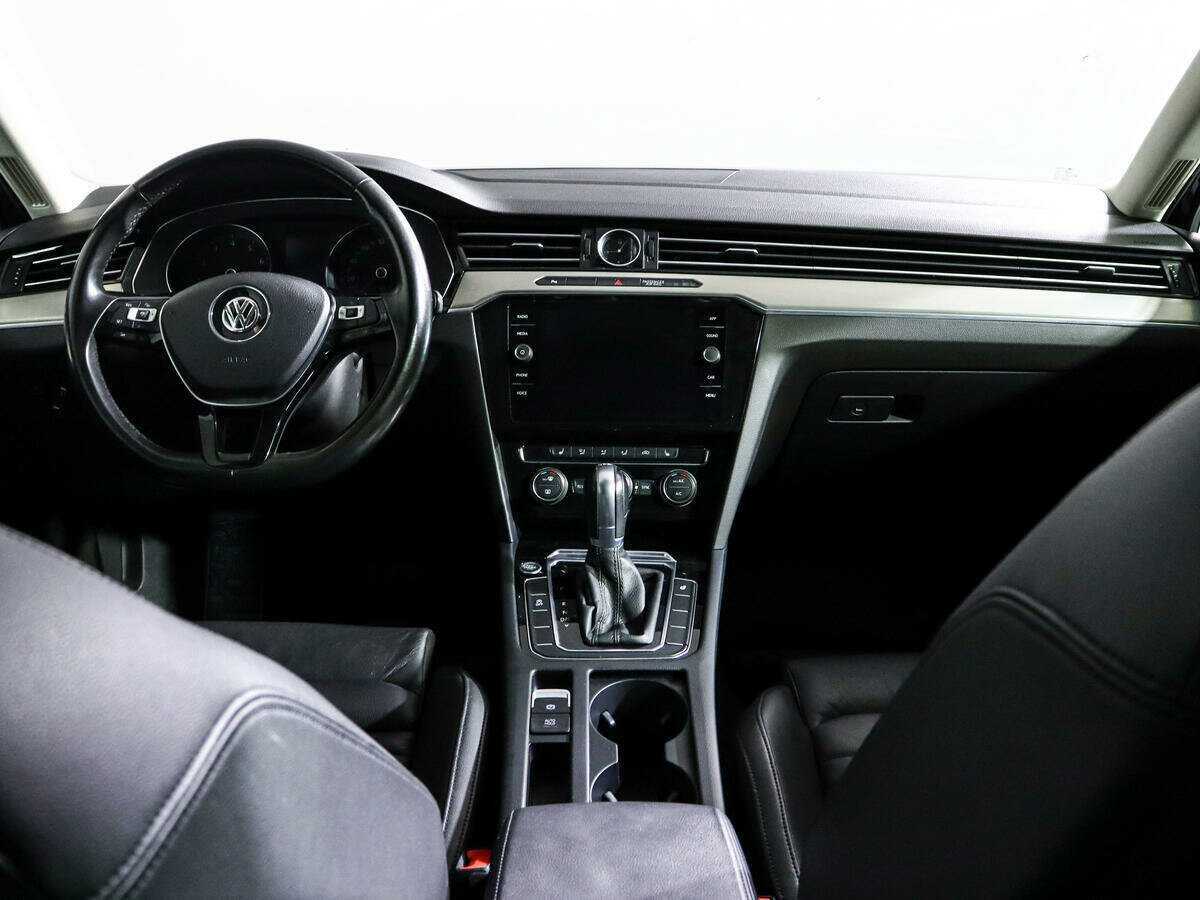 Б/У Фольксваген Пассат 2017 года. Фото: #9