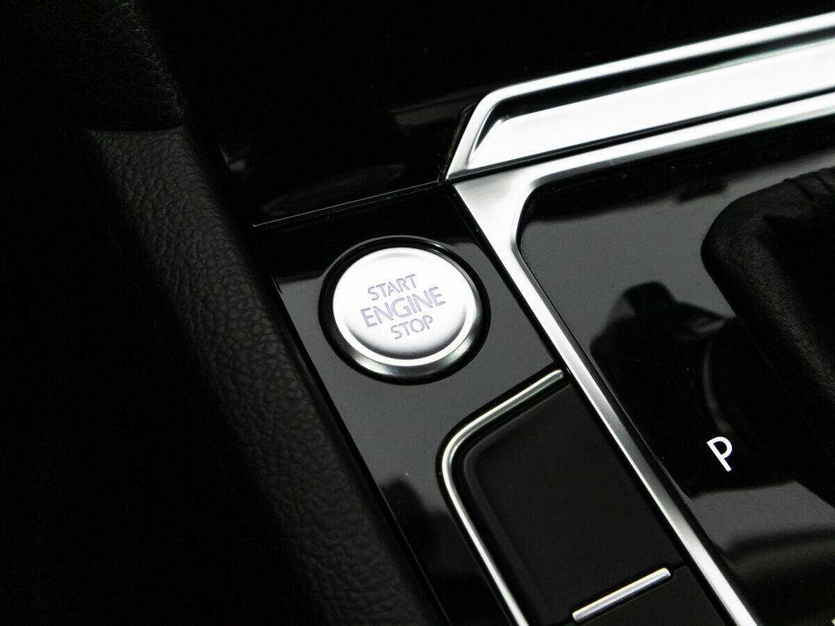 Б/У Фольксваген Пассат 2017 года. Фото: #16