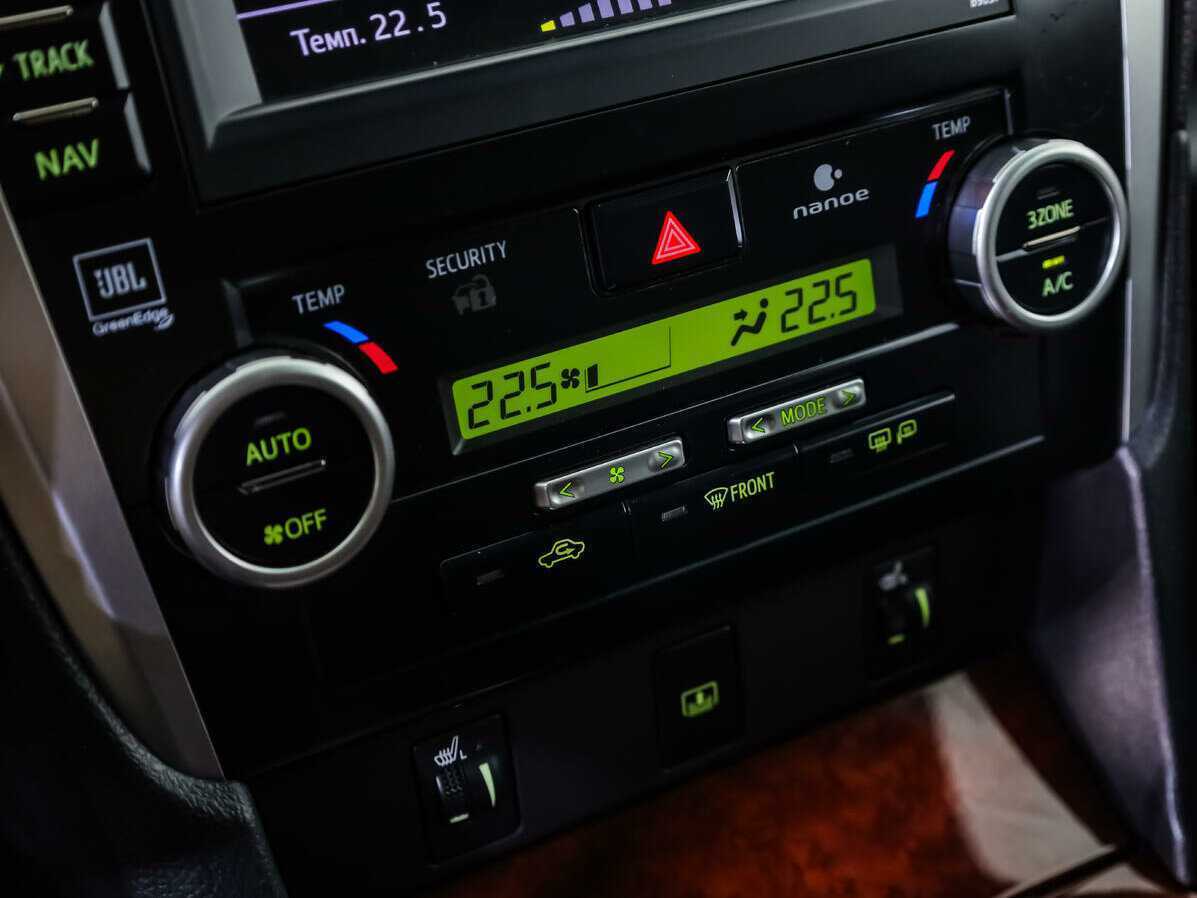 Б/У Тойота Камри 2013 года. Фото: #13