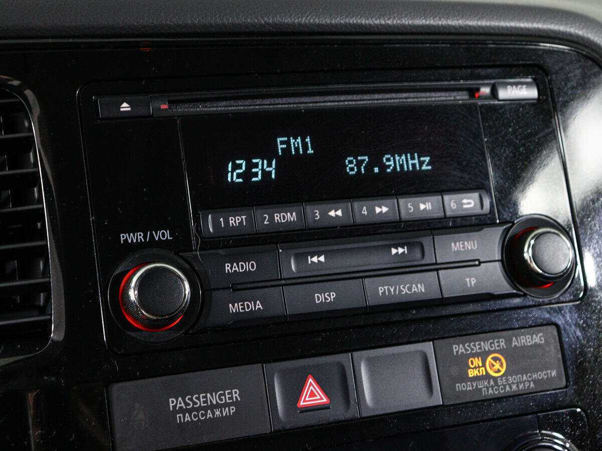 Б/У Митсубиши Оутлэндер 2013 года. Фото: #15