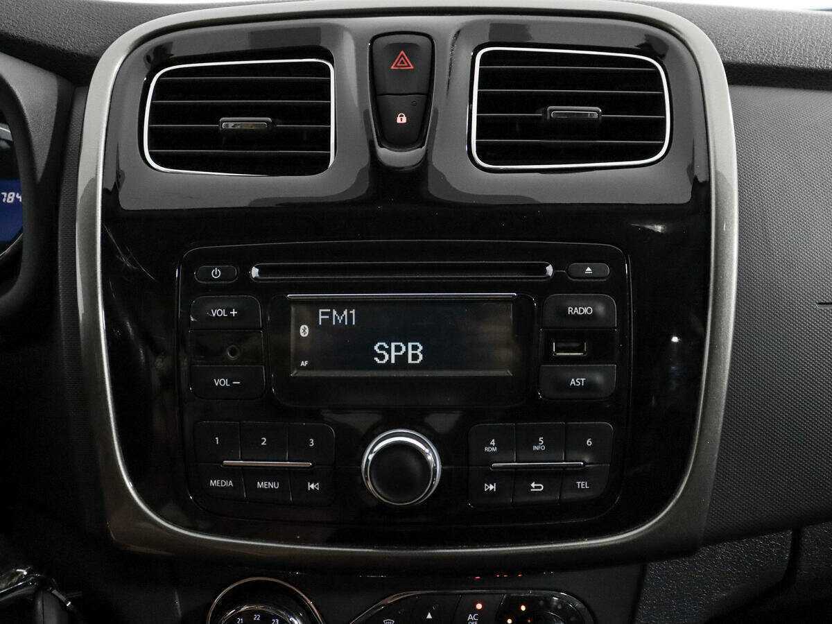 Б/У Рено Сандеро 2015 года. Фото: #10