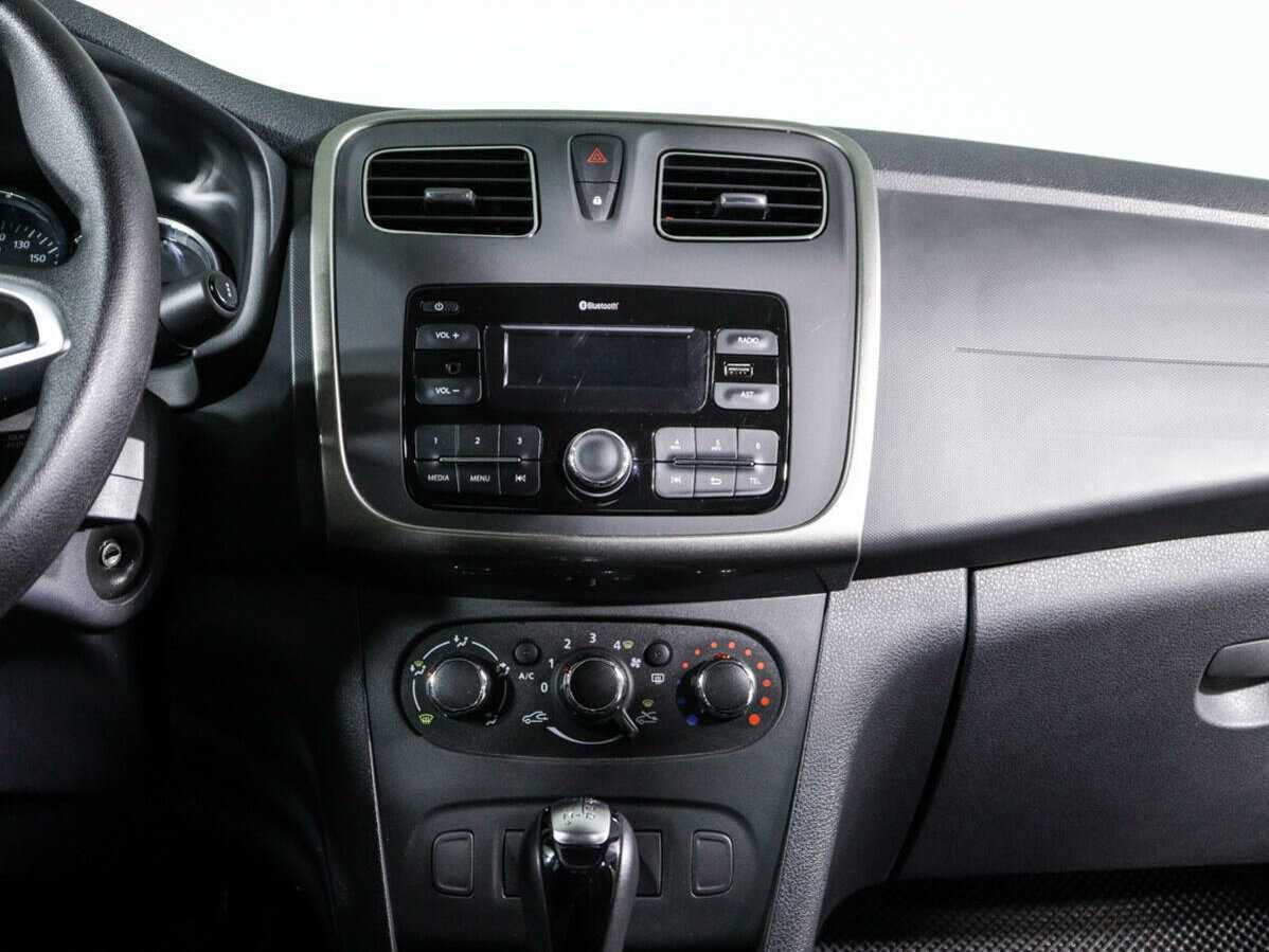 Б/У Рено Логан 2022 года. Фото: #10