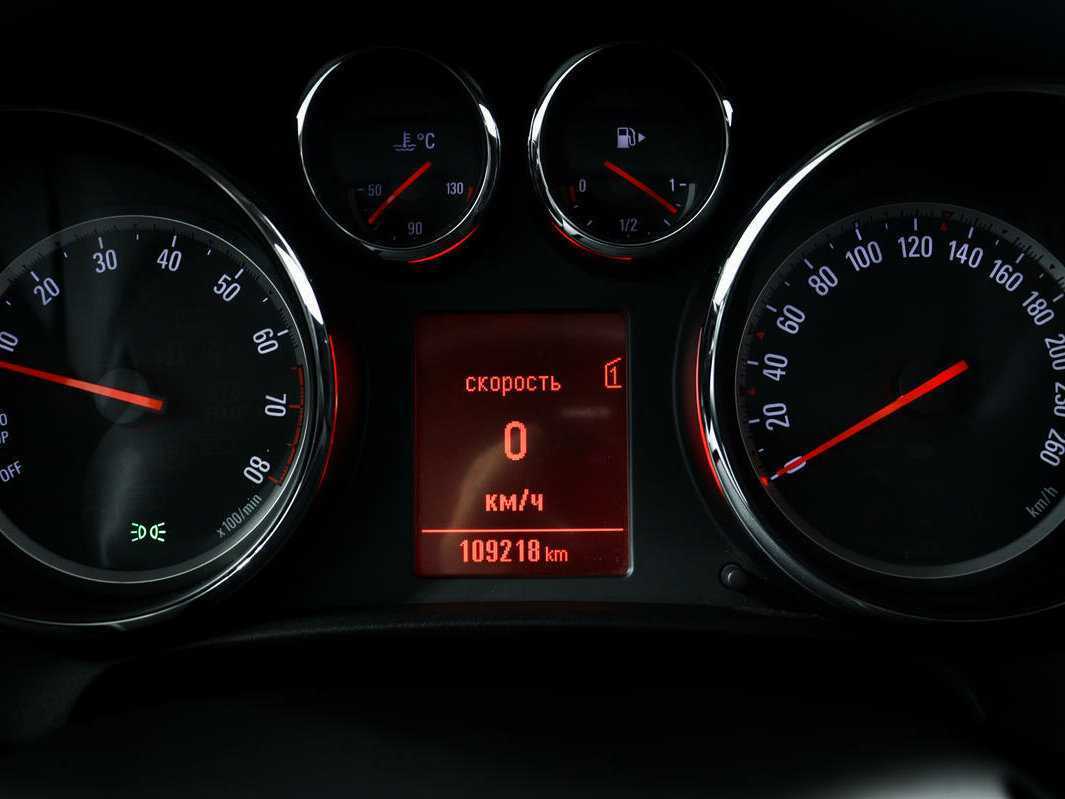 Б/У Опель Астра 2012 года. Фото: #9