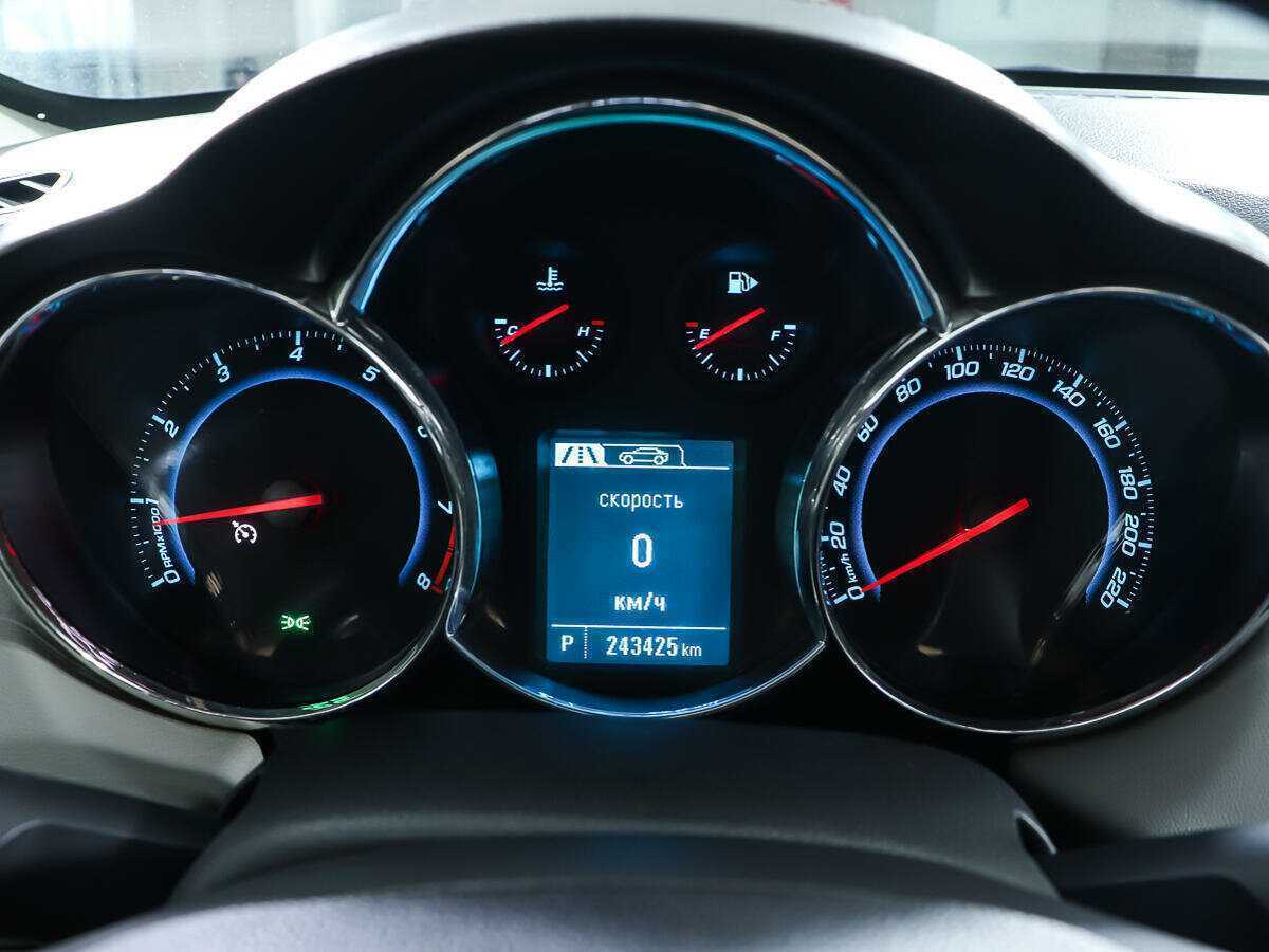 Б/У Шевроле Круз 2013 года. Фото: #13