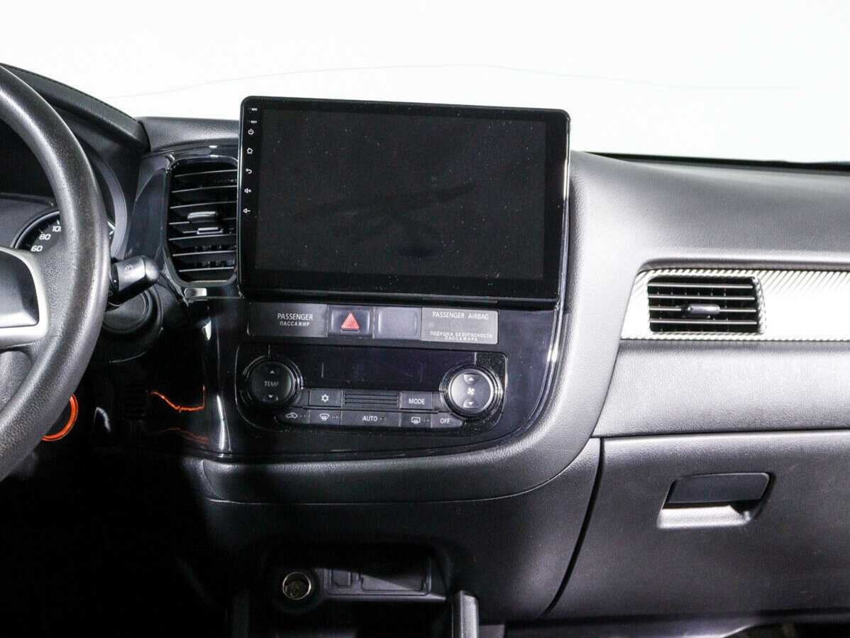 Б/У Митсубиши Оутлэндер 2015 года. Фото: #10