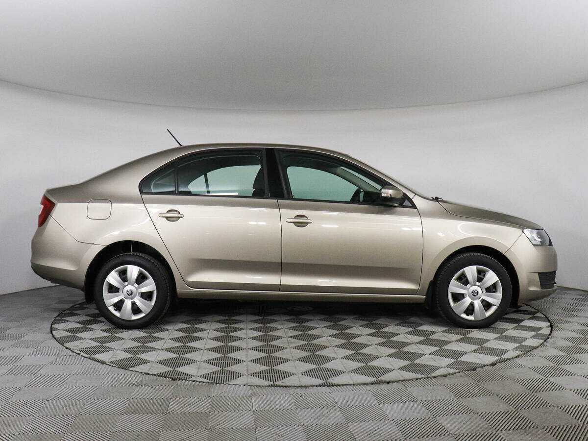 Б/У Шкода Рапид 2018 года. Фото: #3