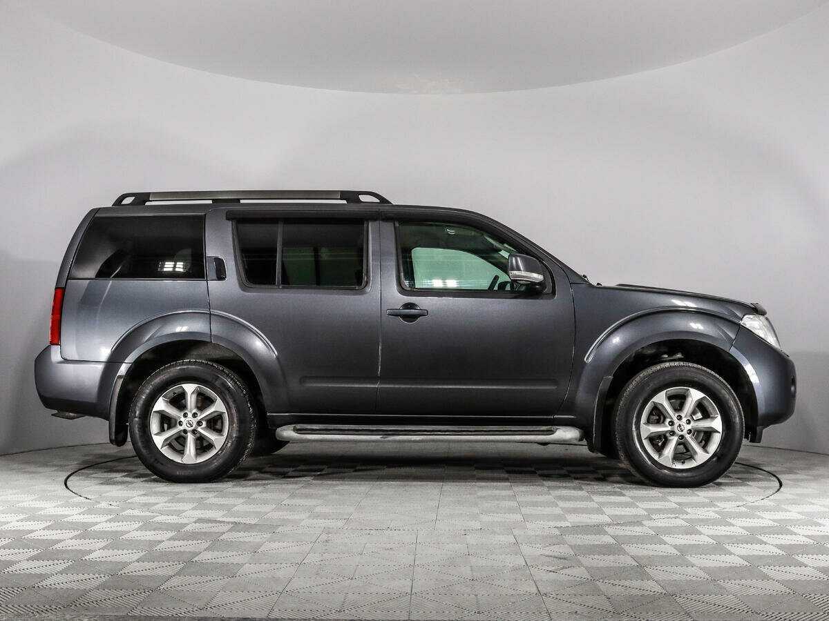 Б/У Ниссан Патфайндер 2013 года. Фото: #3