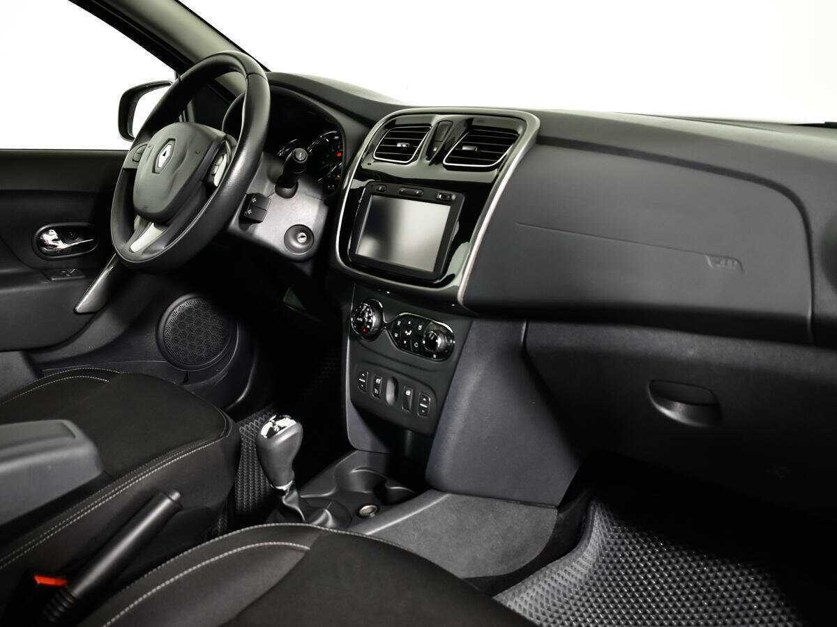 Б/У Рено Сандеро 2015 года. Фото: #8