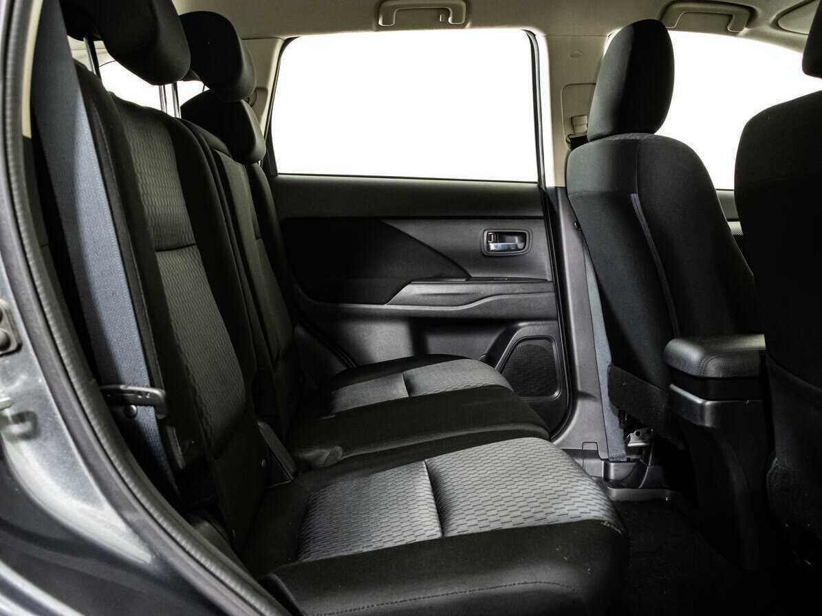 Б/У Митсубиши Оутлэндер 2014 года. Фото: #9