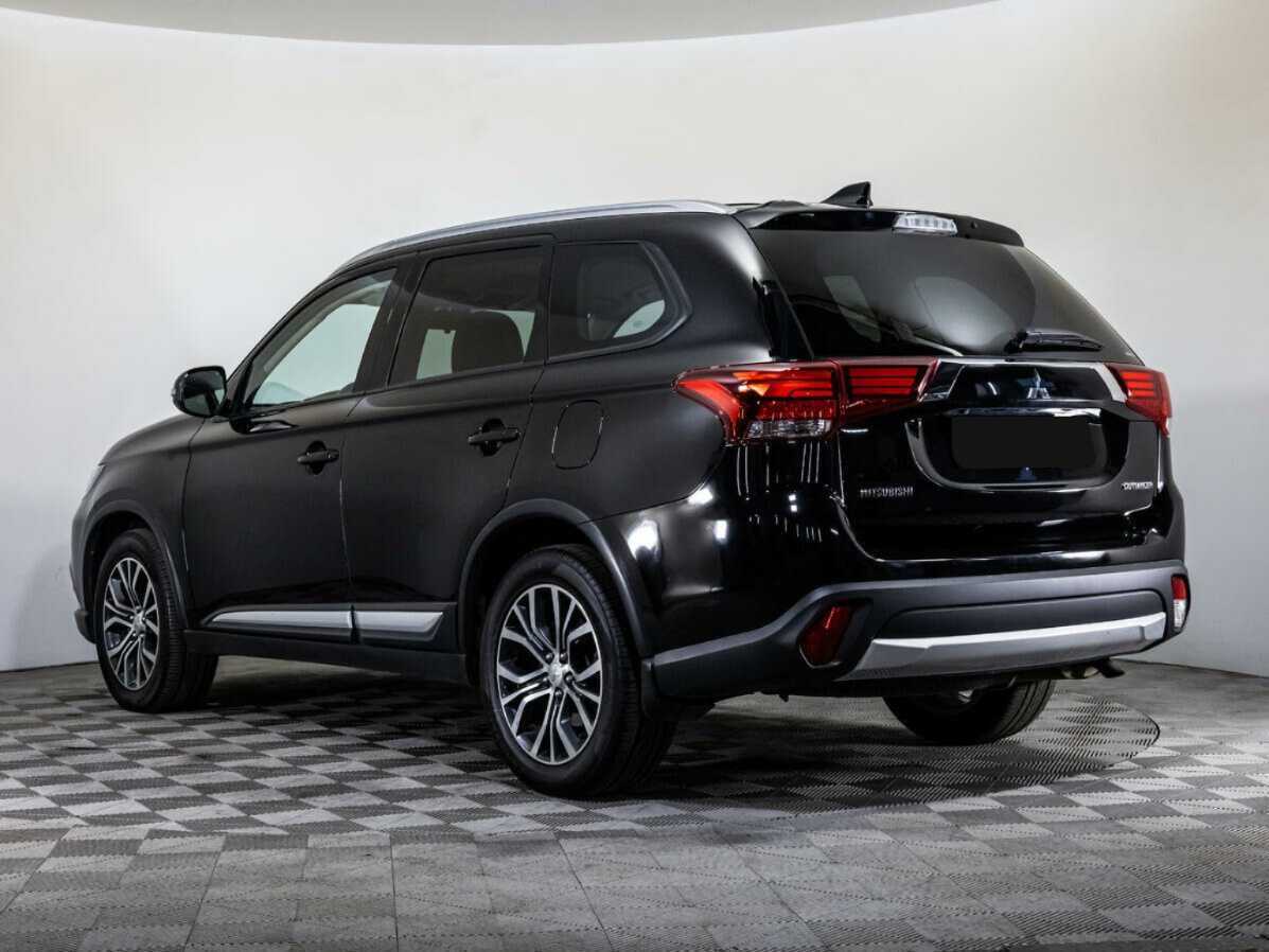Б/У Митсубиши Оутлэндер 2017 года. Фото: #6
