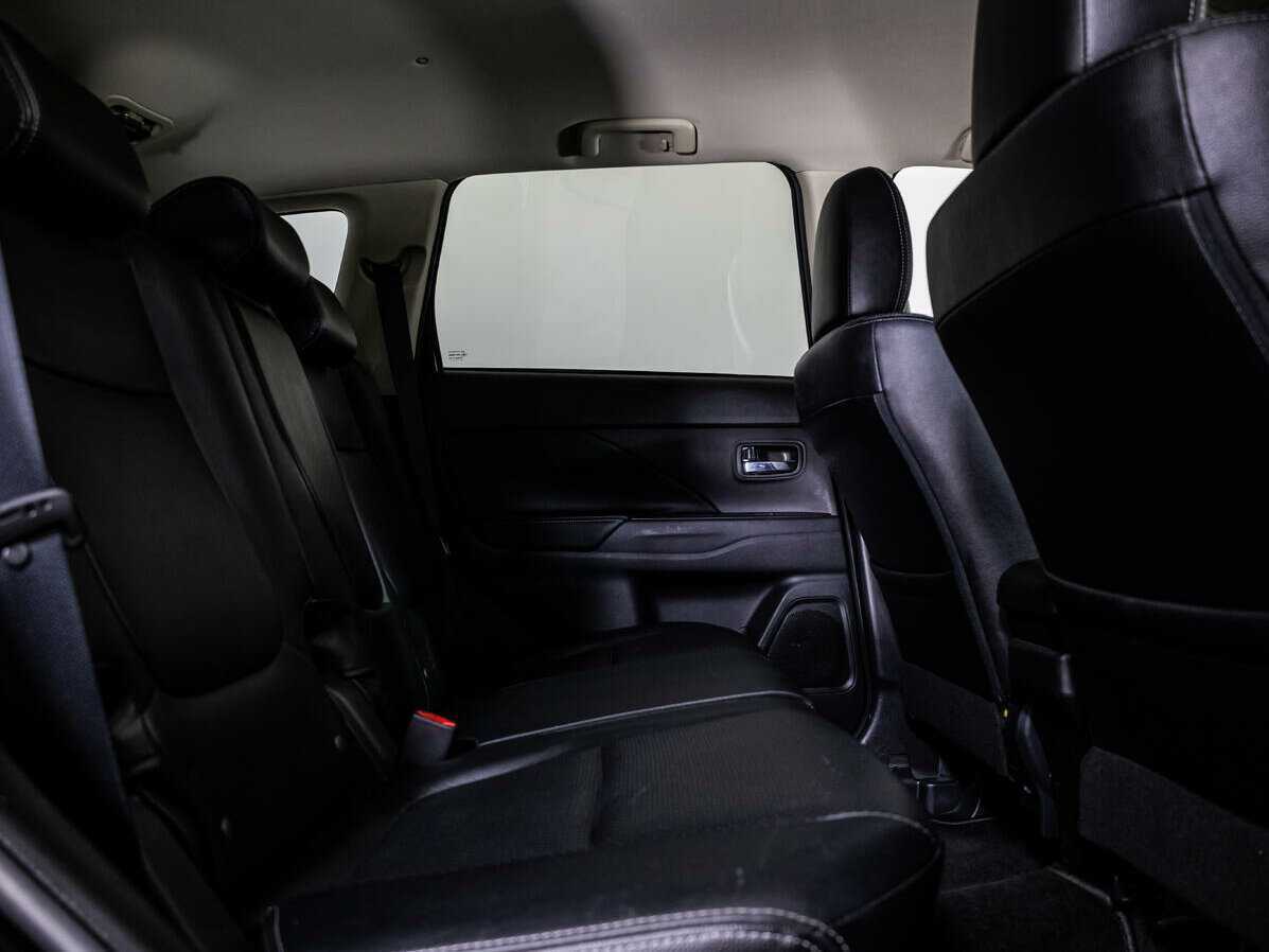 Б/У Митсубиши Оутлэндер 2017 года. Фото: #10