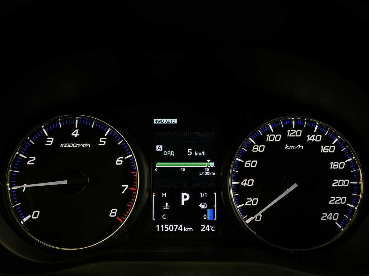 Б/У Митсубиши Оутлэндер 2017 года. Фото: #14