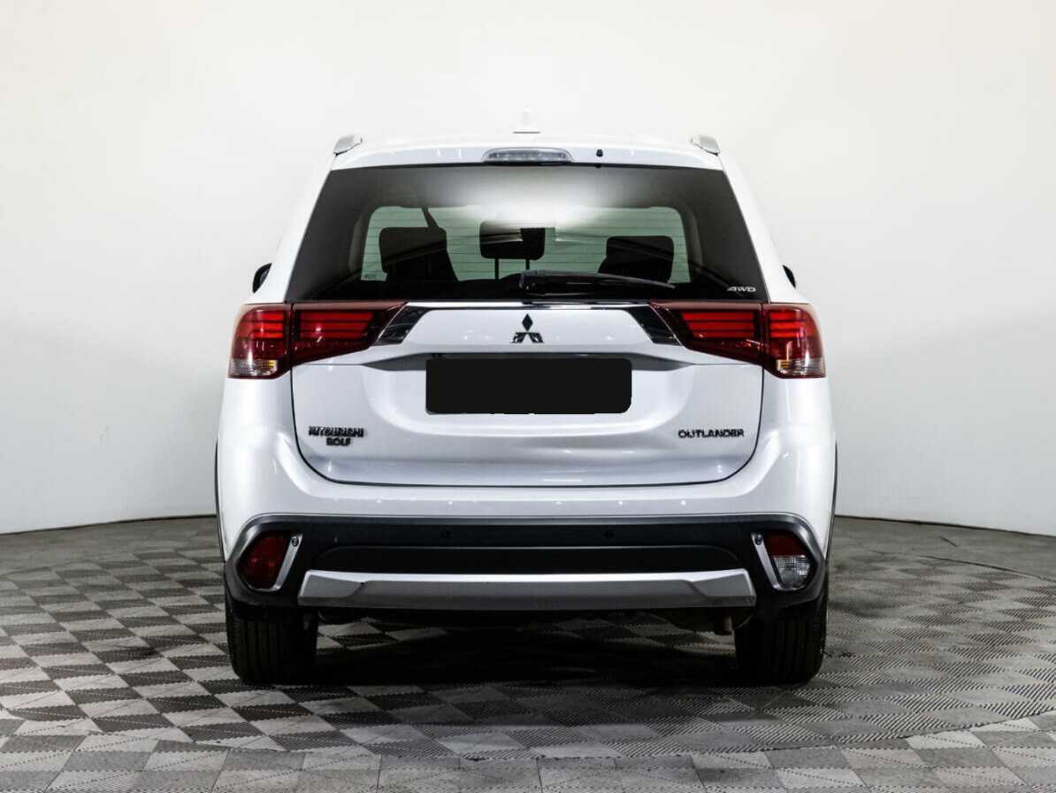Б/У Митсубиши Оутлэндер 2017 года. Фото: #5