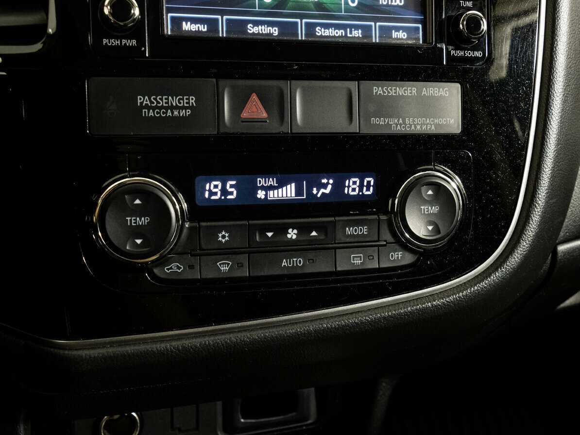 Б/У Митсубиши Оутлэндер 2017 года. Фото: #14