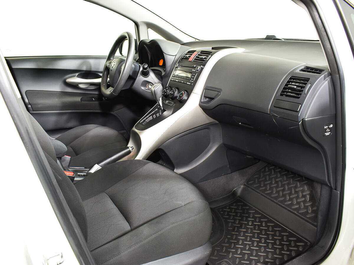 Б/У Тойота Аурис 2012 года. Фото: #7