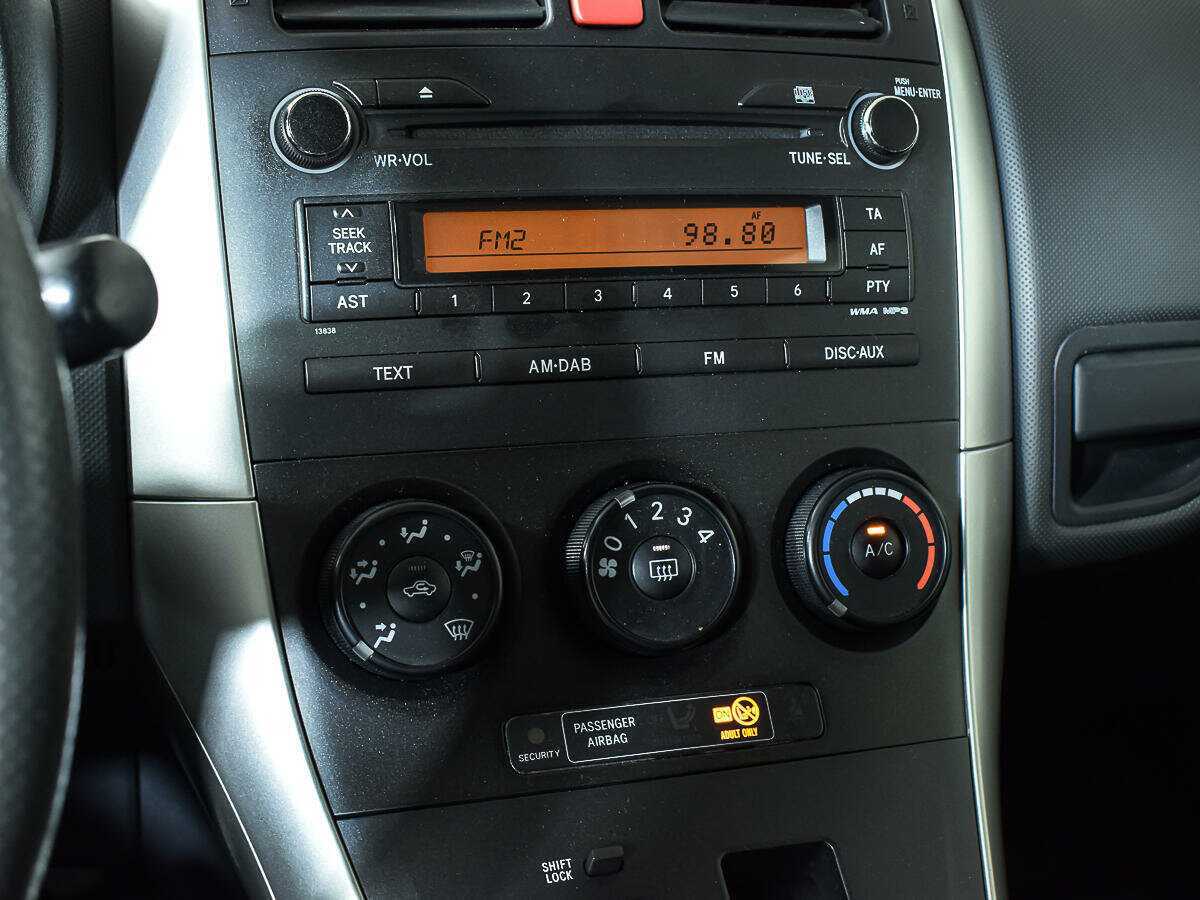 Б/У Тойота Аурис 2012 года. Фото: #14