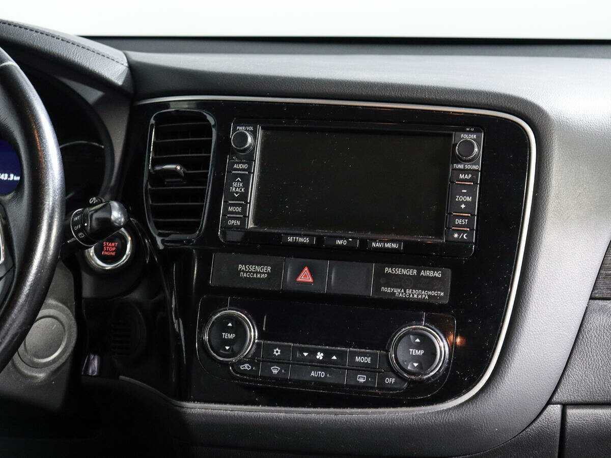 Б/У Митсубиши Оутлэндер 2015 года. Фото: #10