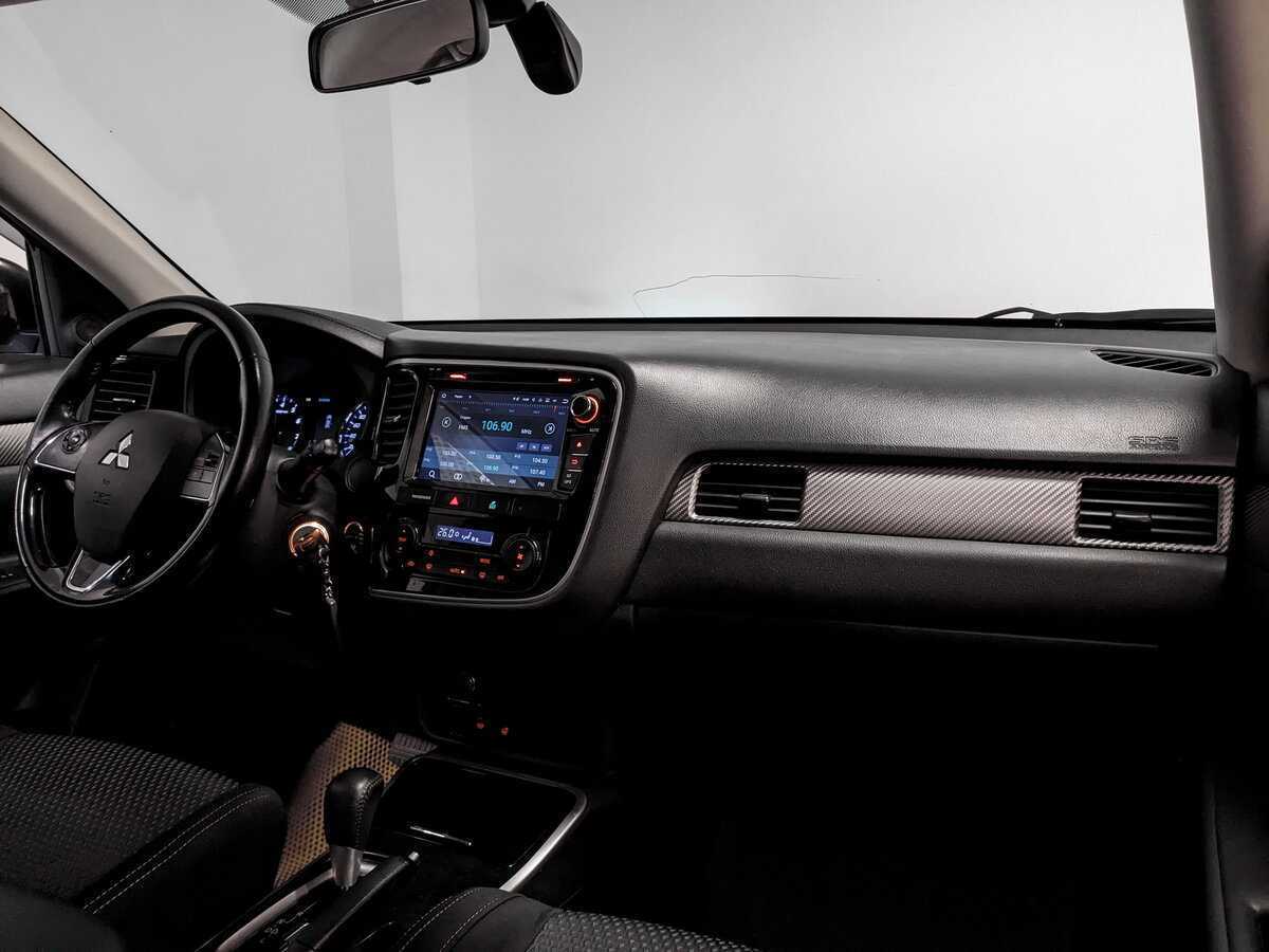 Б/У Митсубиши Оутлэндер 2017 года. Фото: #8