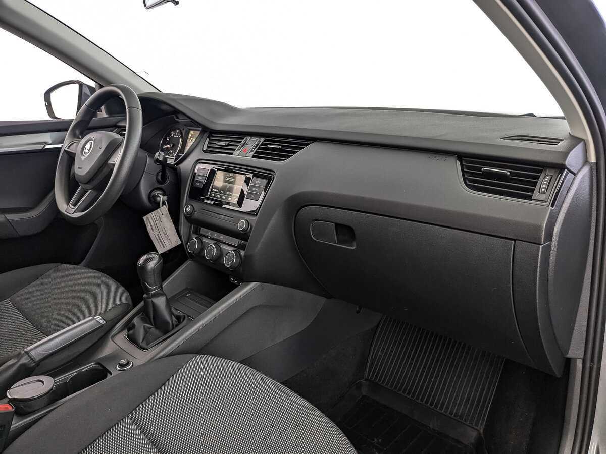 Б/У Шкода Октавия 2015 года. Фото: #8