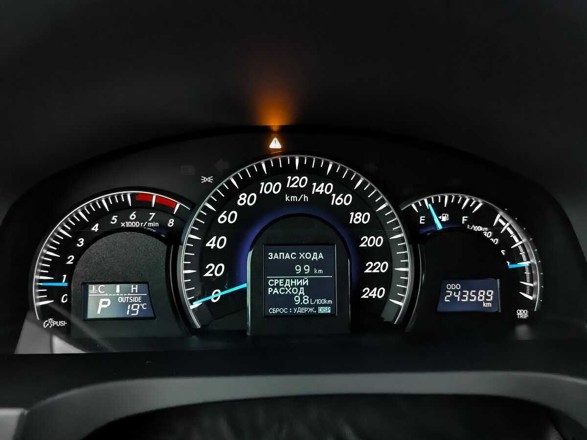 Б/У Тойота Камри 2014 года. Фото: #11