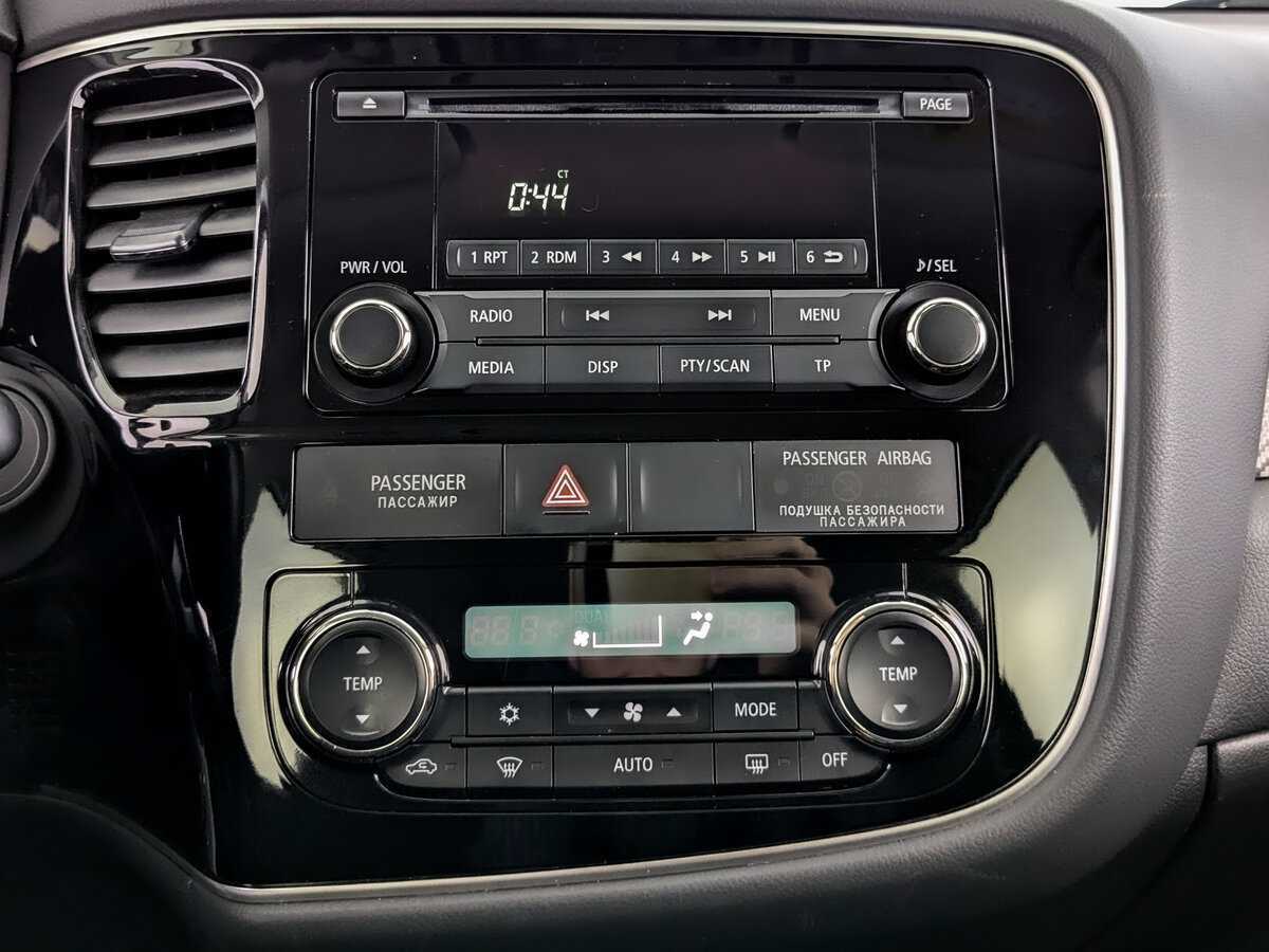 Б/У Митсубиши Оутлэндер 2014 года. Фото: #12