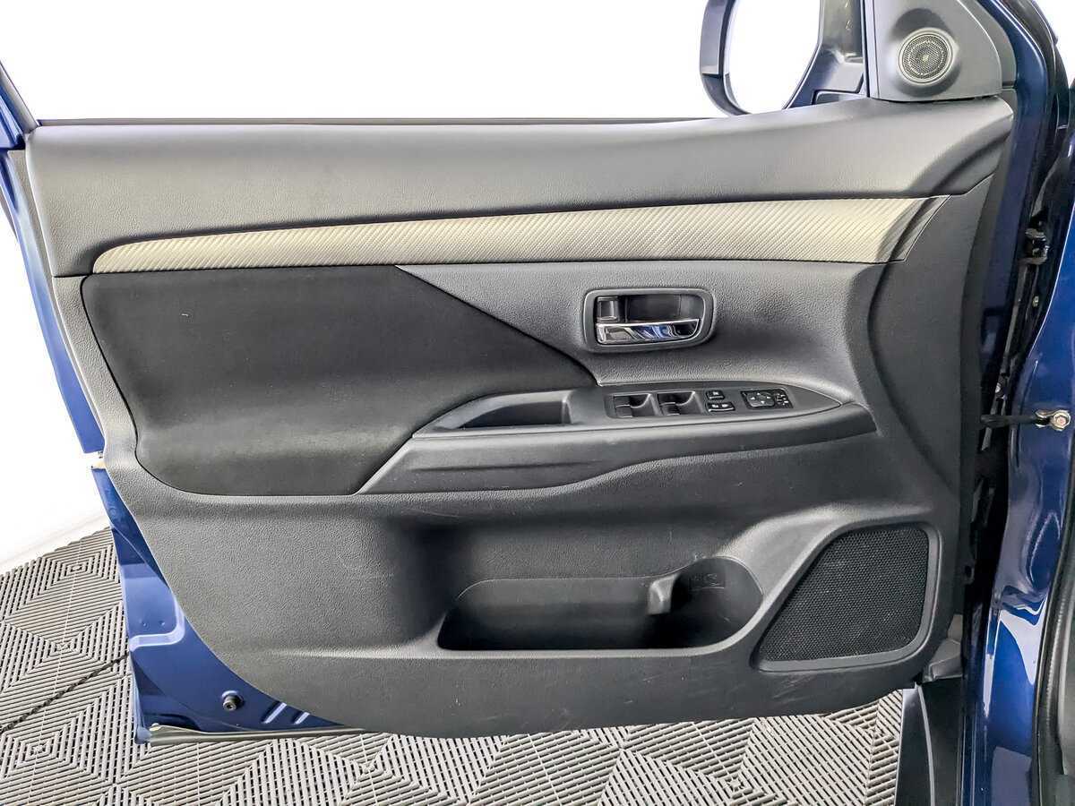 Б/У Митсубиши Оутлэндер 2014 года. Фото: #14