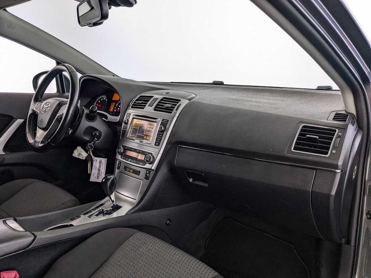 Б/У Тойота Авенсис 2012 года. Фото: #8