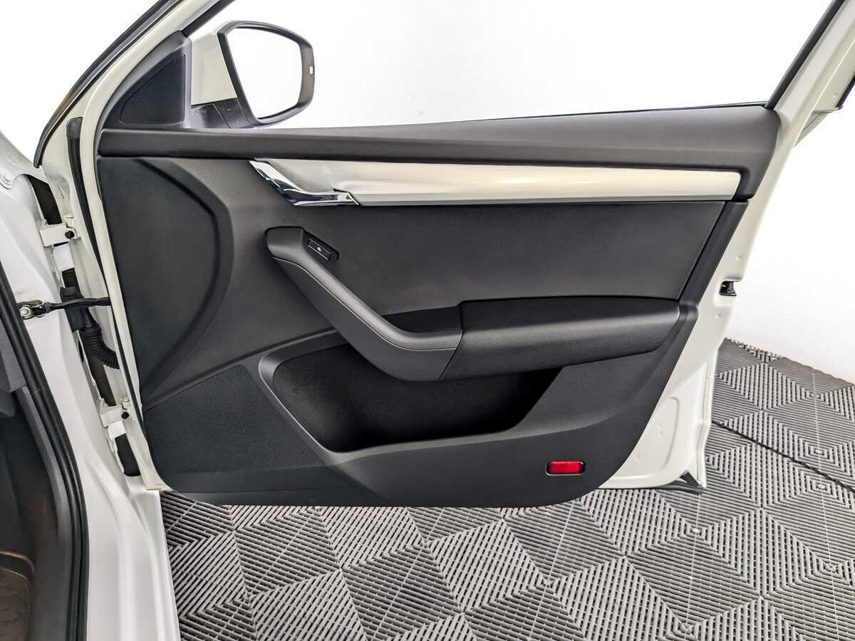 Б/У Шкода Октавия 2019 года. Фото: #19