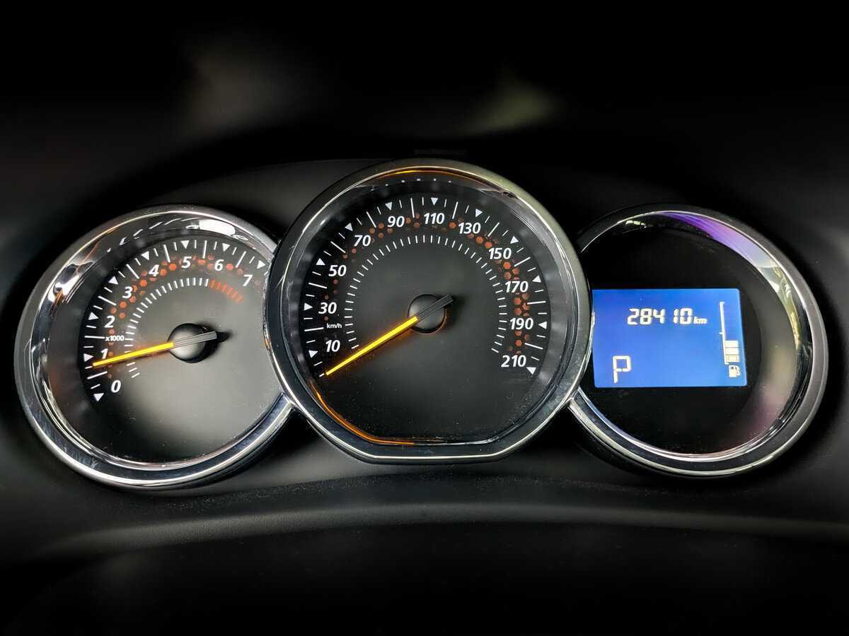 Б/У Рено Сандеро 2016 года. Фото: #10