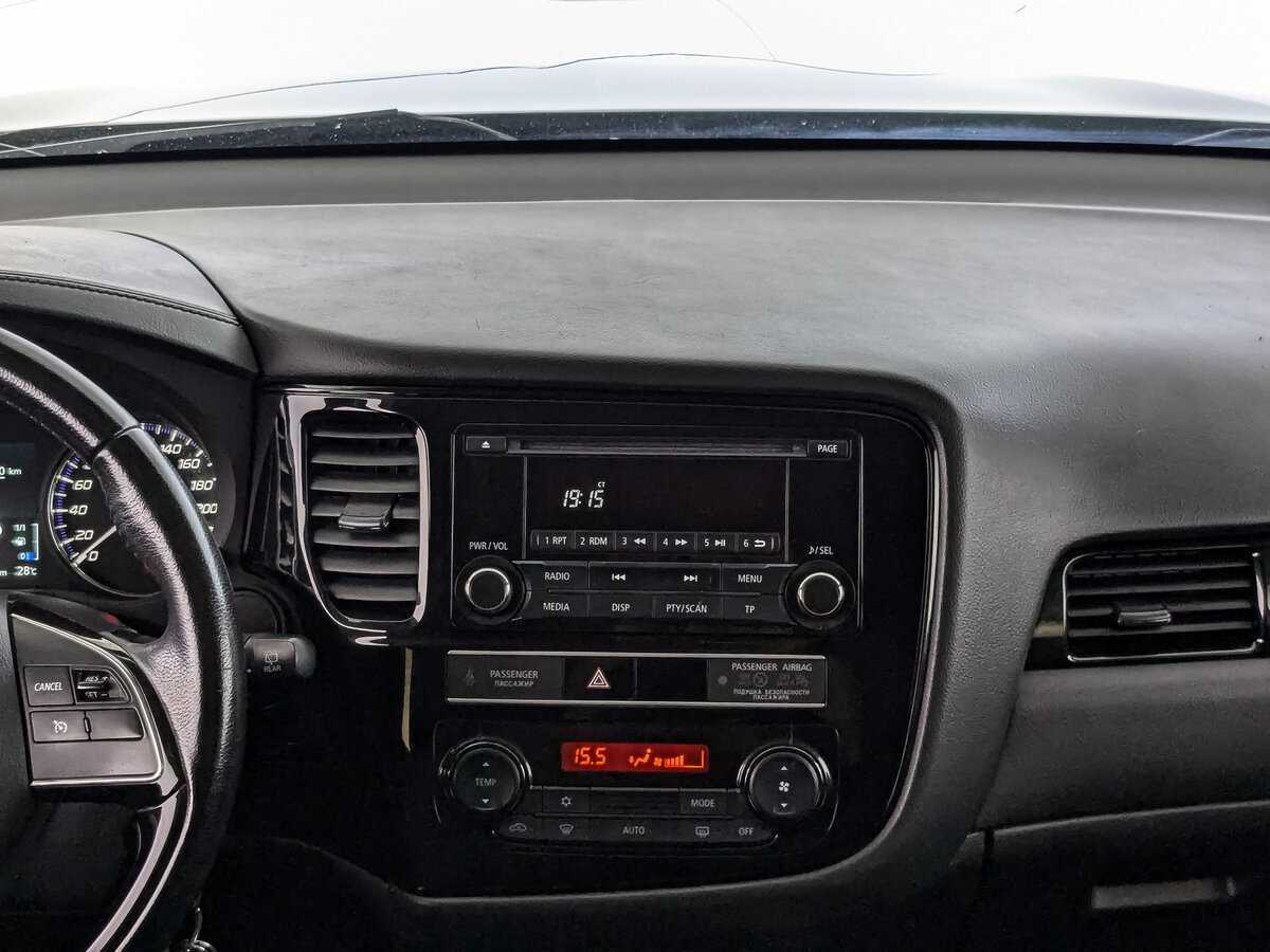 Б/У Митсубиши Оутлэндер 2018 года. Фото: #12