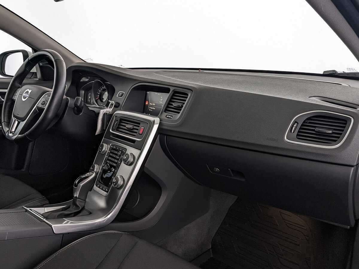 Б/У Вольво С60 2017 года. Фото: #8