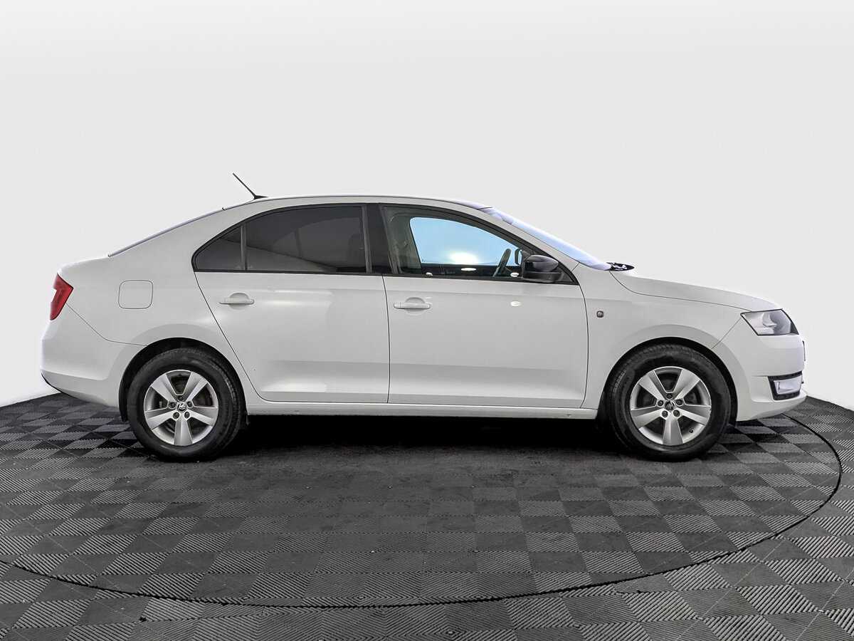 Б/У Шкода Рапид 2017 года. Фото: #3