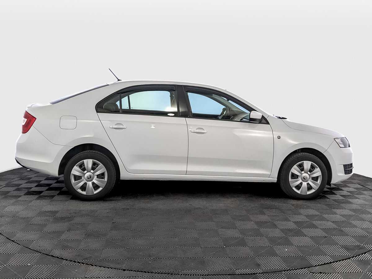 Б/У Шкода Рапид 2015 года. Фото: #3