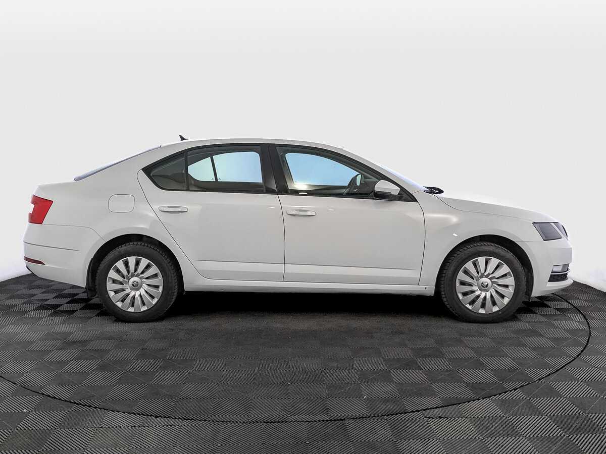 Б/У Шкода Октавия 2017 года. Фото: #3