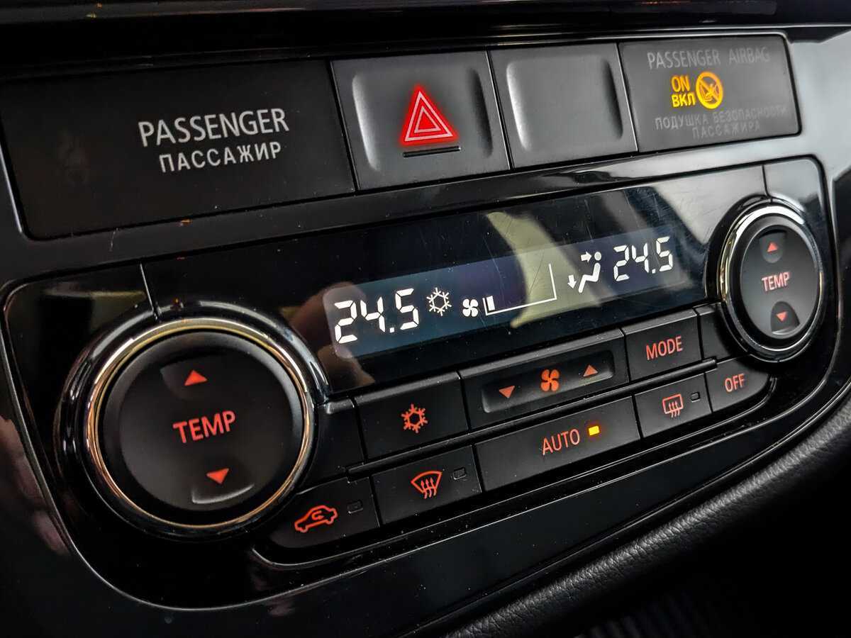 Б/У Митсубиши Оутлэндер 2014 года. Фото: #21