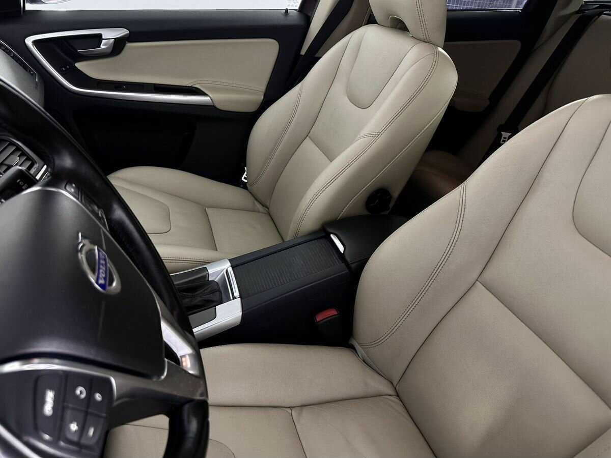 Б/У Вольво ИксЦ60 2014 года. Фото: #7