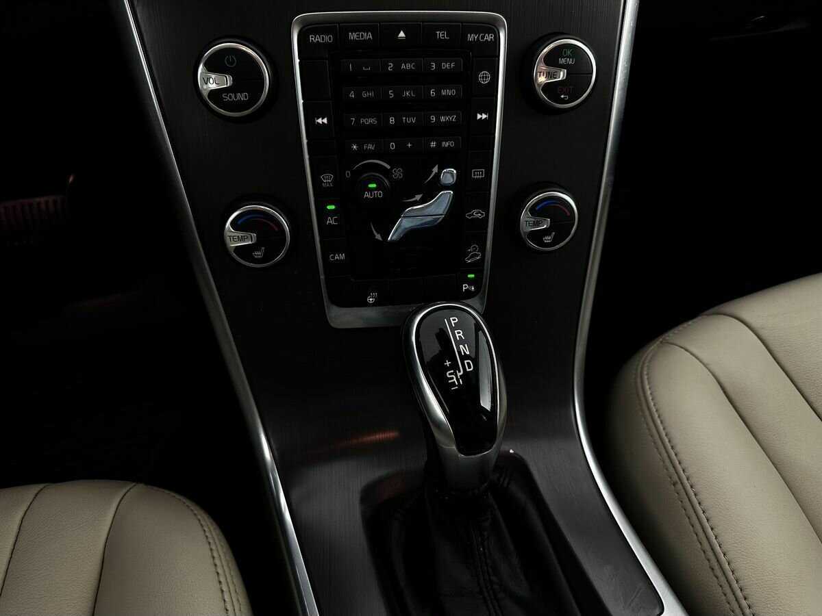 Б/У Вольво ИксЦ60 2014 года. Фото: #12