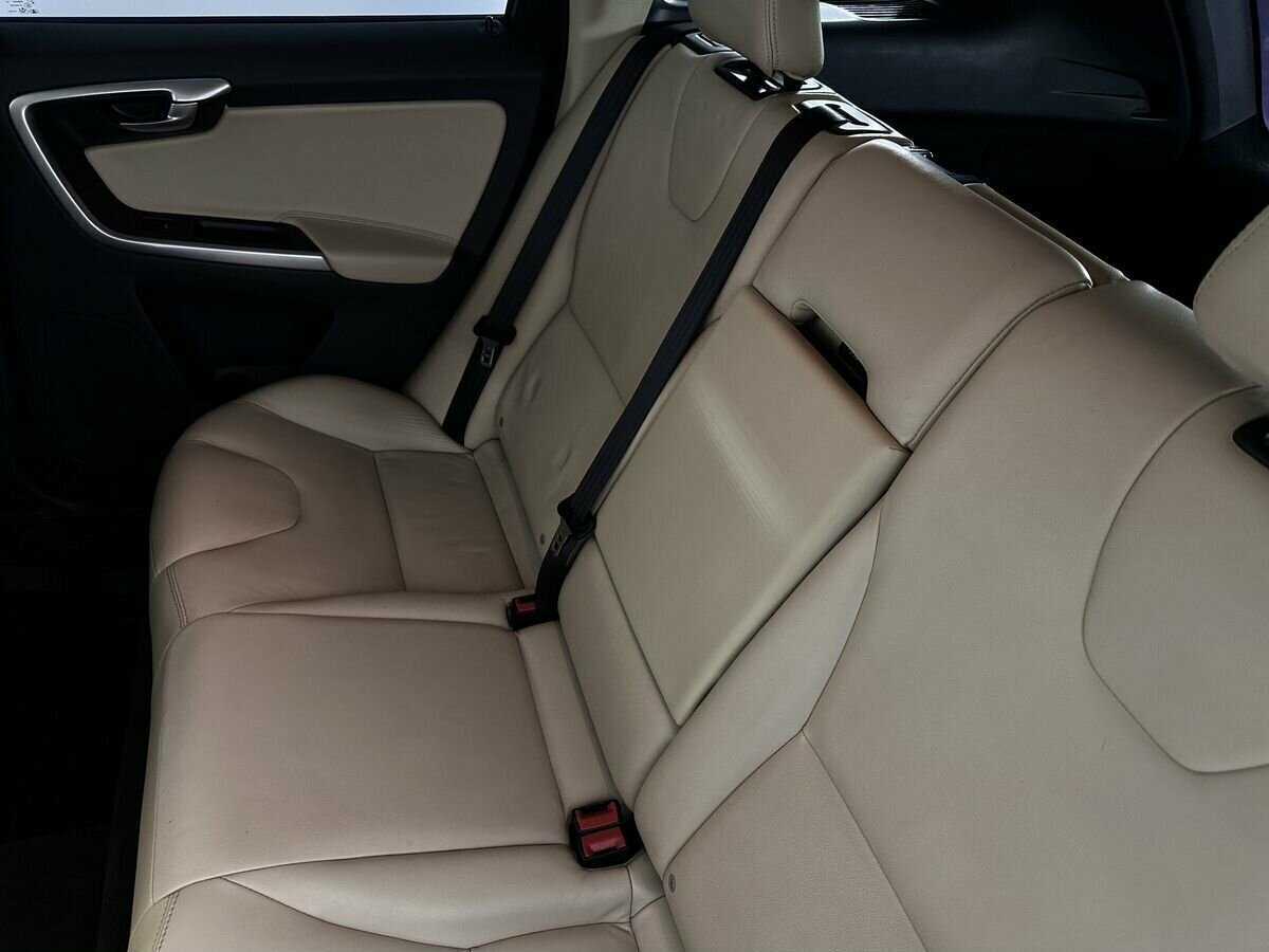 Б/У Вольво ИксЦ60 2014 года. Фото: #15