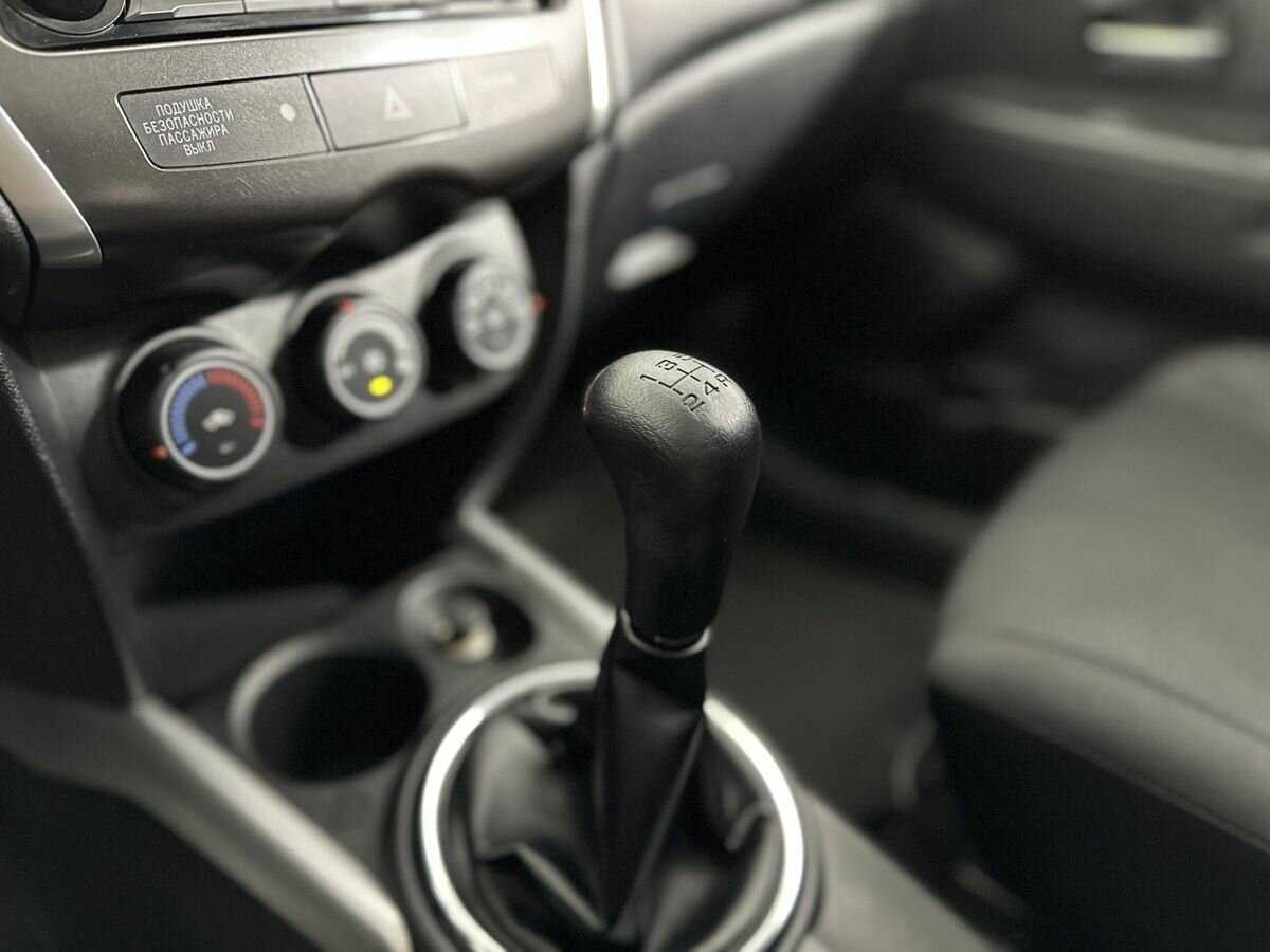 Б/У Митсубиши АС-Икс 2013 года. Фото: #12