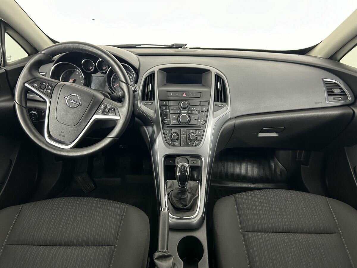 Б/У Опель Астра 2014 года. Фото: #6