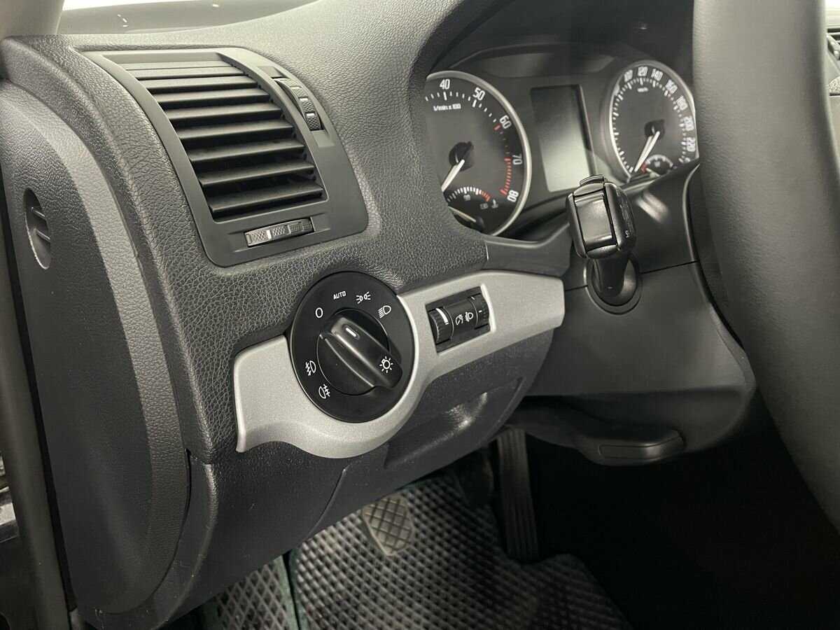 Б/У Шкода Октавия 2012 года. Фото: #8