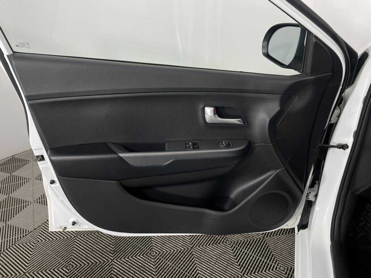 Б/У Киа Рио 2017 года. Фото: #7