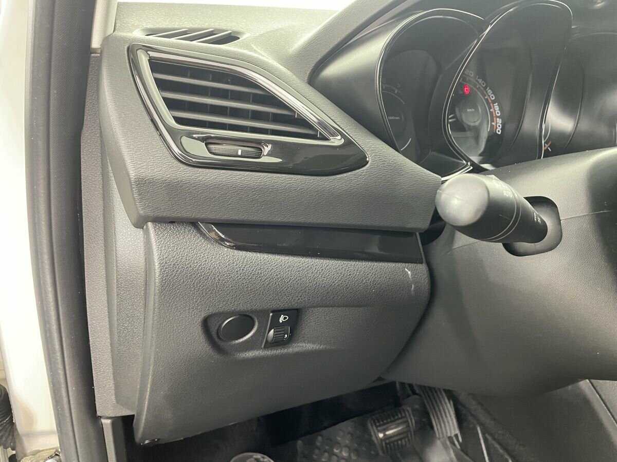 Б/У Лада (ВАЗ) Веста 2018 года. Фото: #8