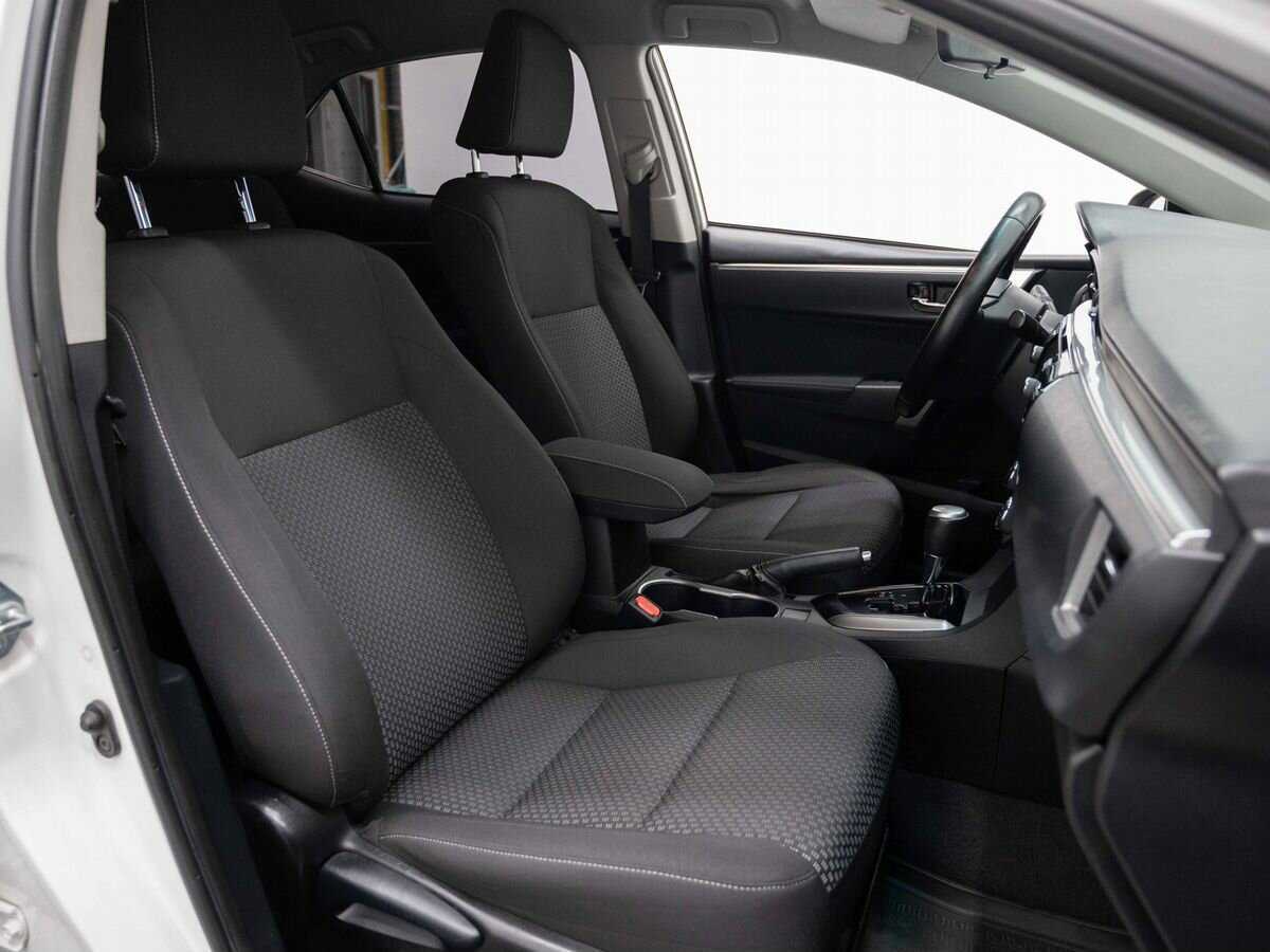 Б/У Тойота Королла 2013 года. Фото: #13