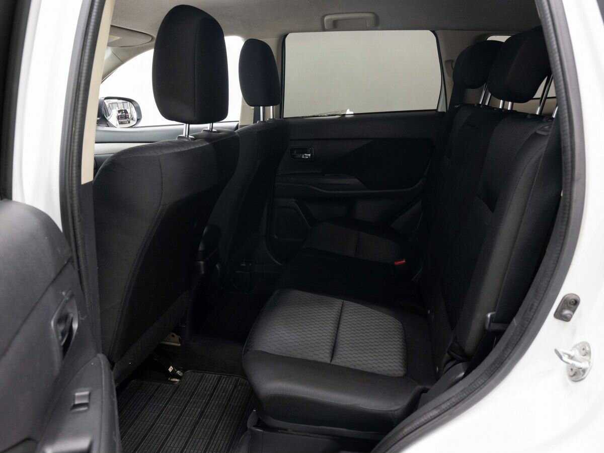 Б/У Митсубиши Оутлэндер 2012 года. Фото: #10