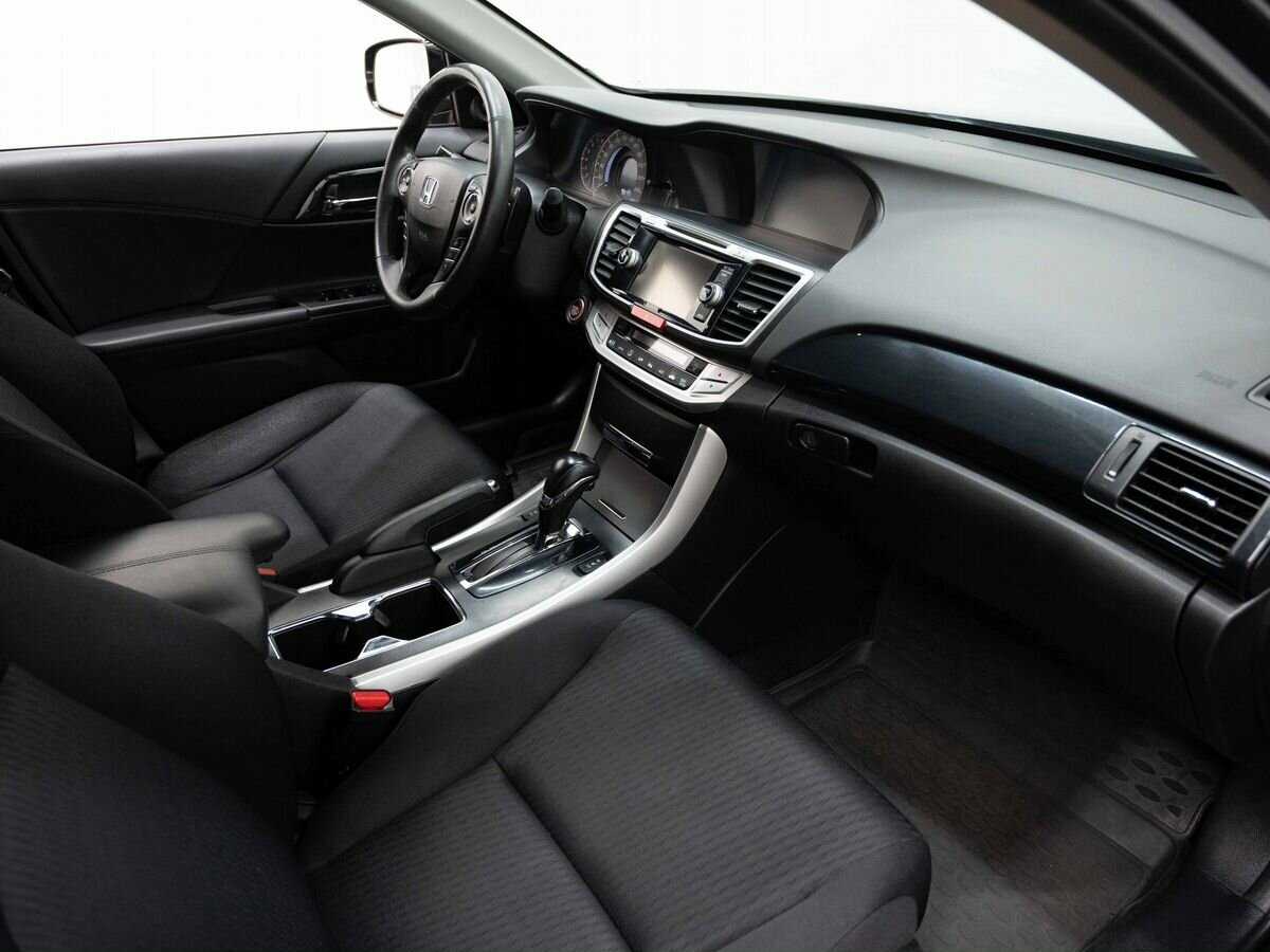 Б/У Хонда Аккорд 2013 года. Фото: #10