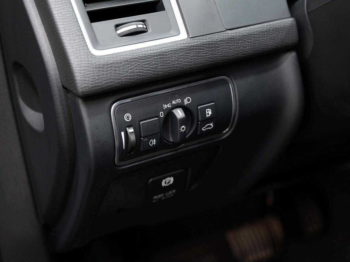 Б/У Вольво ИксЦ60 2014 года. Фото: #19