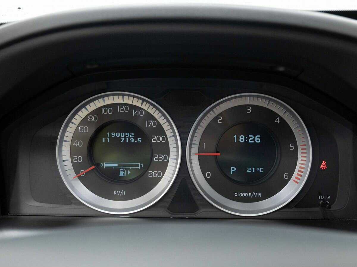 Б/У Вольво ИксЦ60 2013 года. Фото: #18