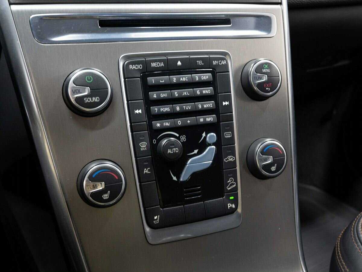 Б/У Вольво ИксЦ60 2013 года. Фото: #19